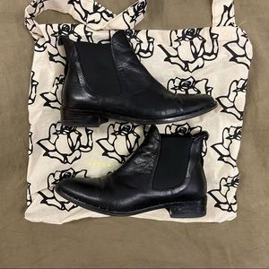 Freda Salvador Chelsea boot. Size 6/5.5. Black.